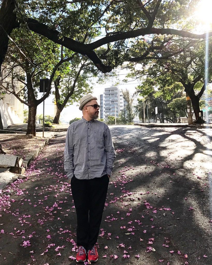 Ruben di Souza é uma famoso produtor musical mineiro, tendo sido responsável por alguns hits brasileiros e famosos artistas e grupos góspeis.