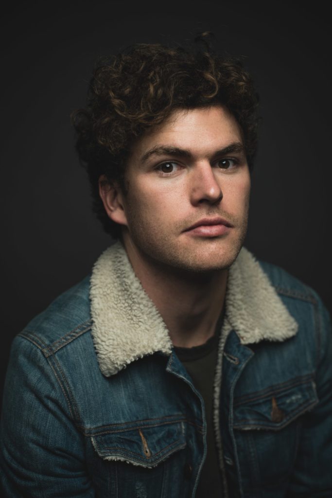 Vance Joy é um cantor australiano com um carreira em ascensão, sendo o responsável e a voz por trás do hit folk 