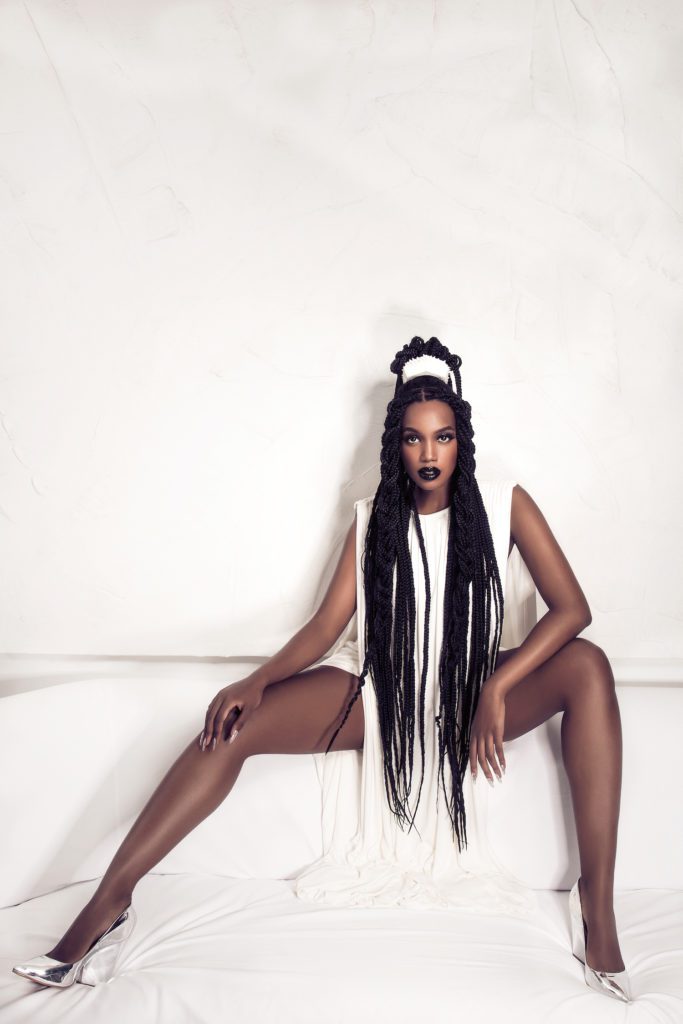 IZA lança o álbum 