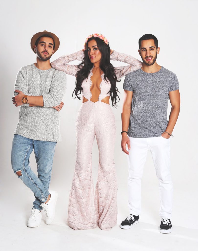 Melim lança seu primeiro álbum cantando sobre amor, colhendo os frutos dos recentes trabalhos – bem recebidos pelo público.