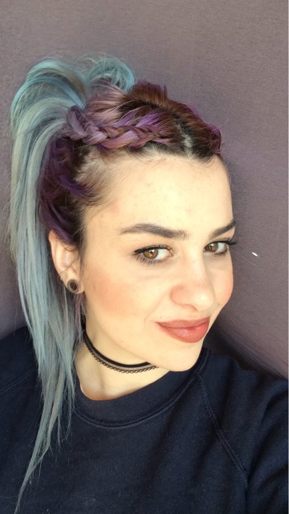 Cecilia Torquati é uma ilustradora italiana. Em sua primeira Colab, ela expoõe artes inspiradas em Baz Luhrmann, estrelando nomes da música.