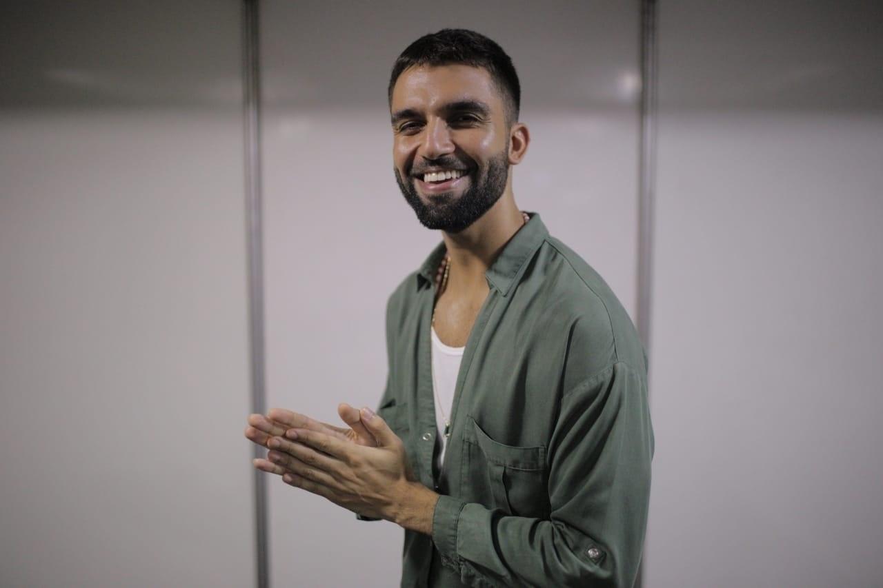 Silva leva a brasilidade para o exterior em tom intimista