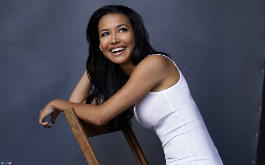 Naya Rivera, a eterna Santana Lopez de Glee, partiu aos 33 anos e deixa um legado inesquecível de músicas e personagens memoráveis.